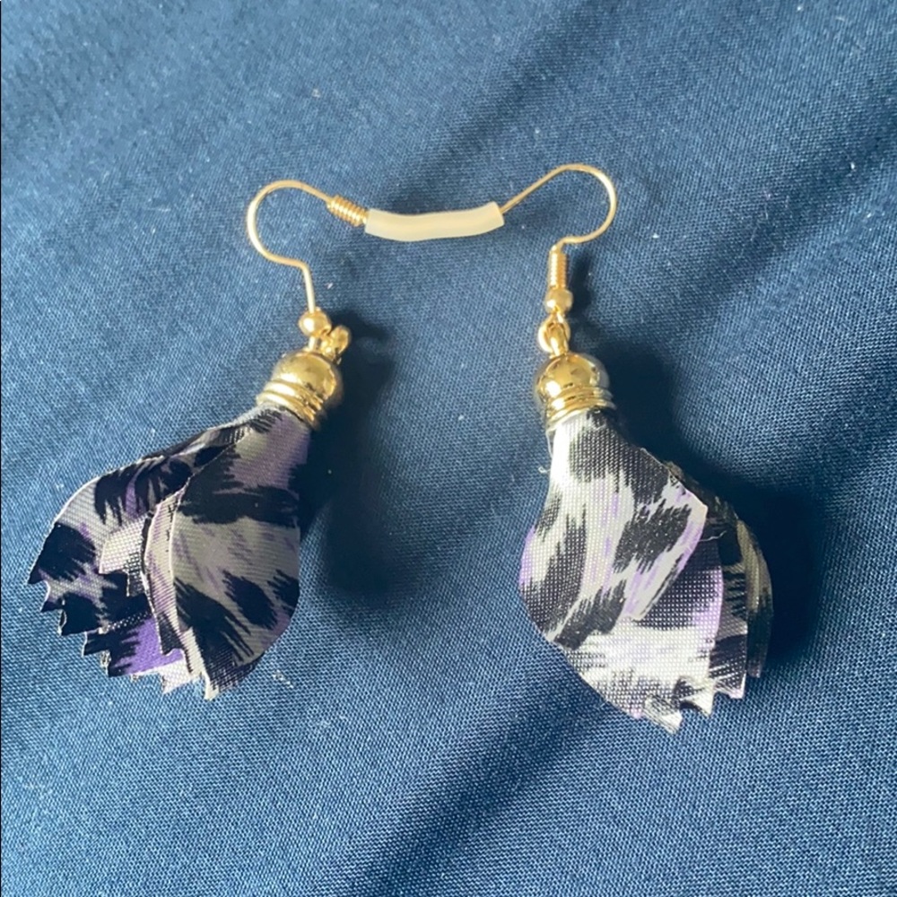Feather leopard earrings